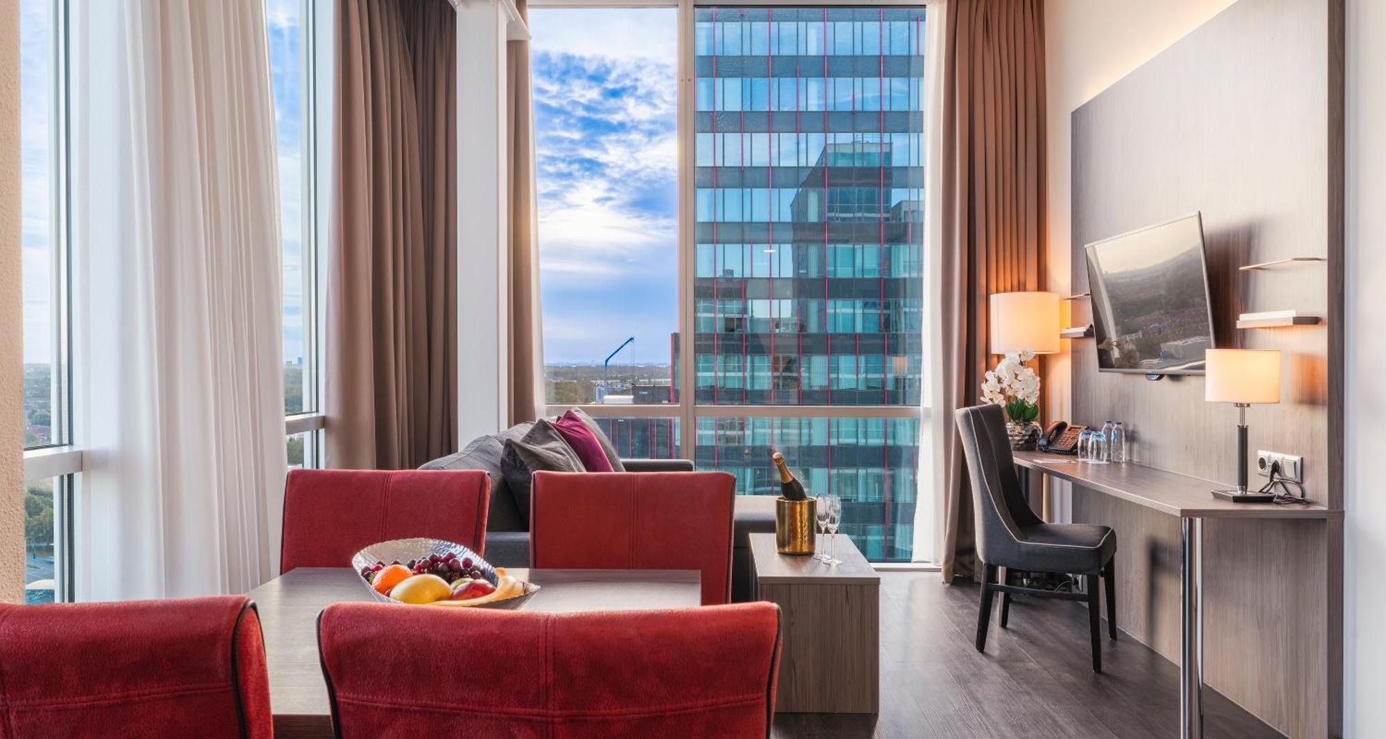 Hotel Plaza Premium 4*