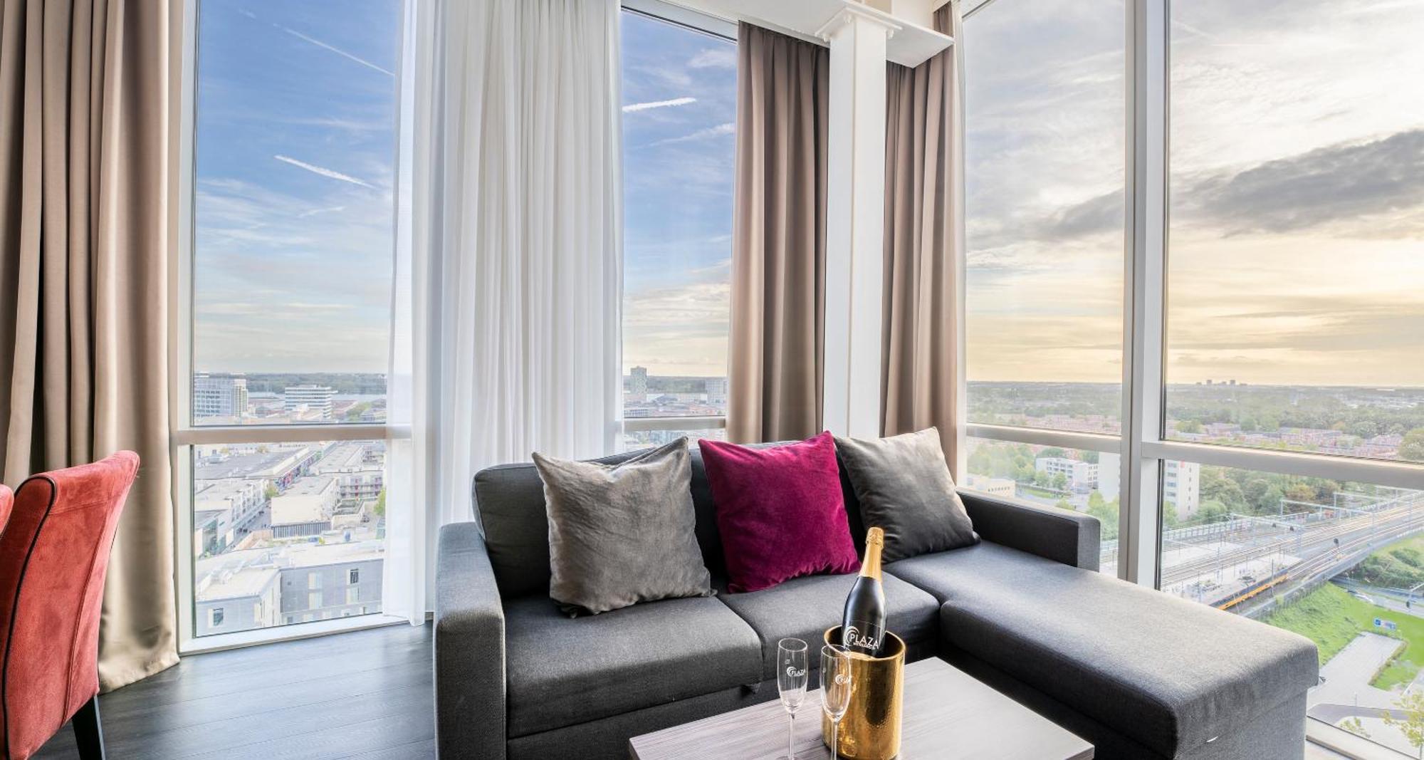 Plaza Premium Hotel