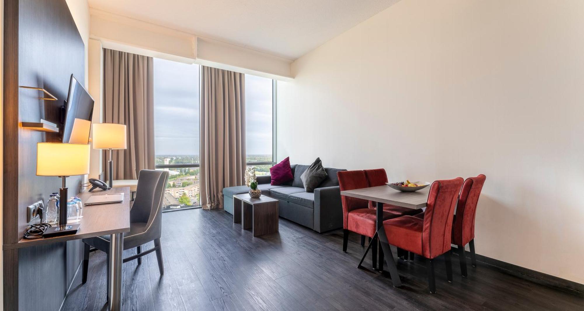 Hotel Plaza Premium 4*