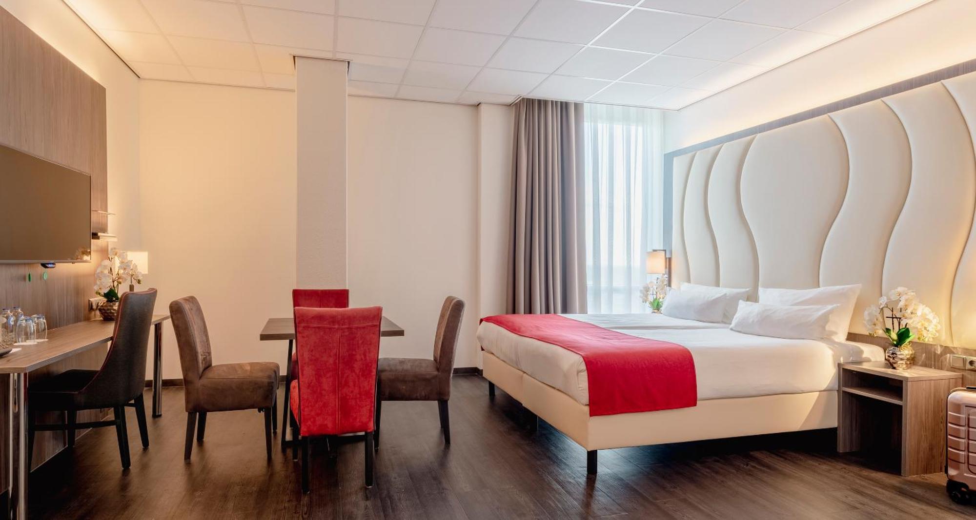 Plaza Premium Hotel