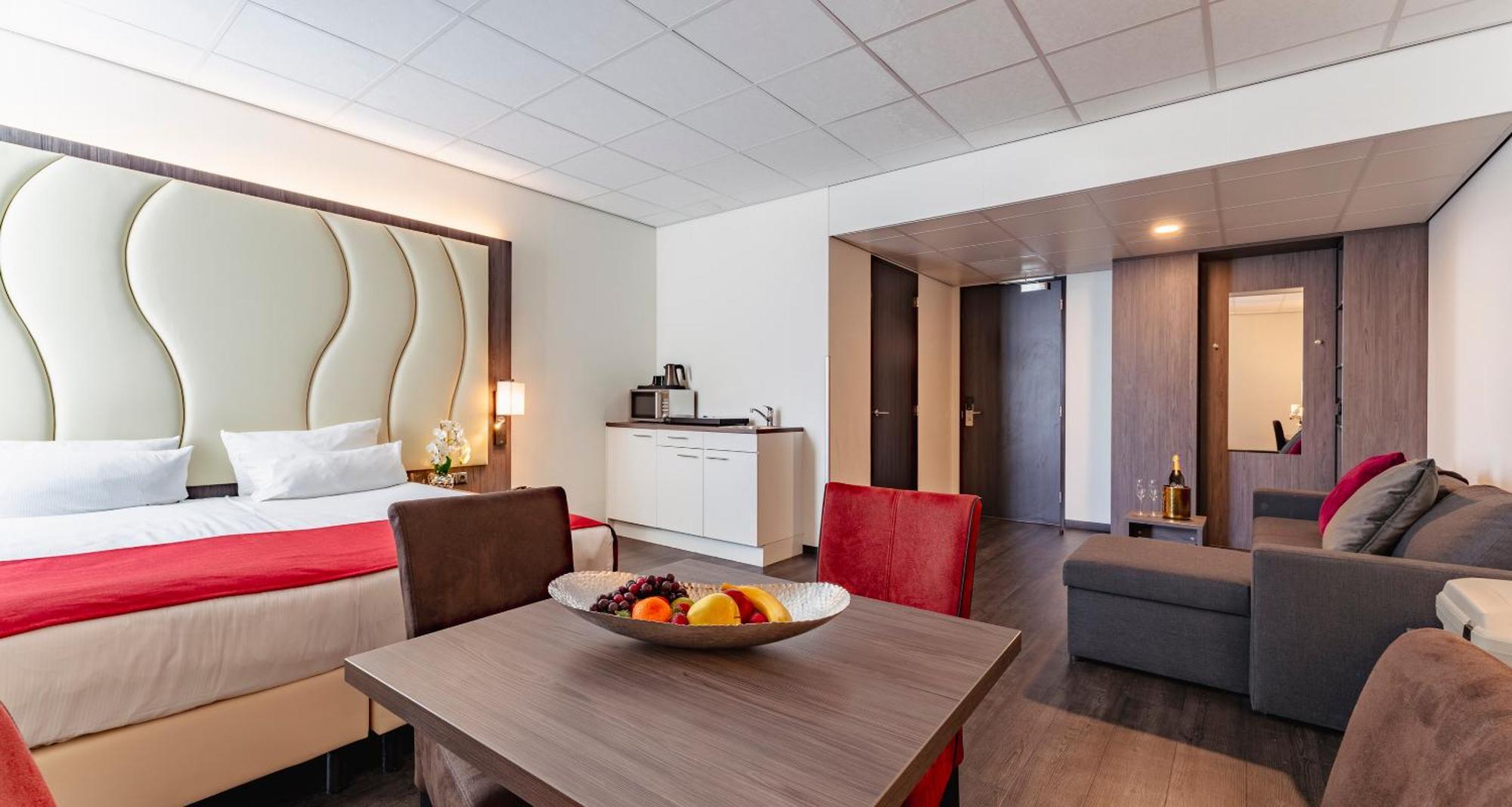 Plaza Premium Hotel
