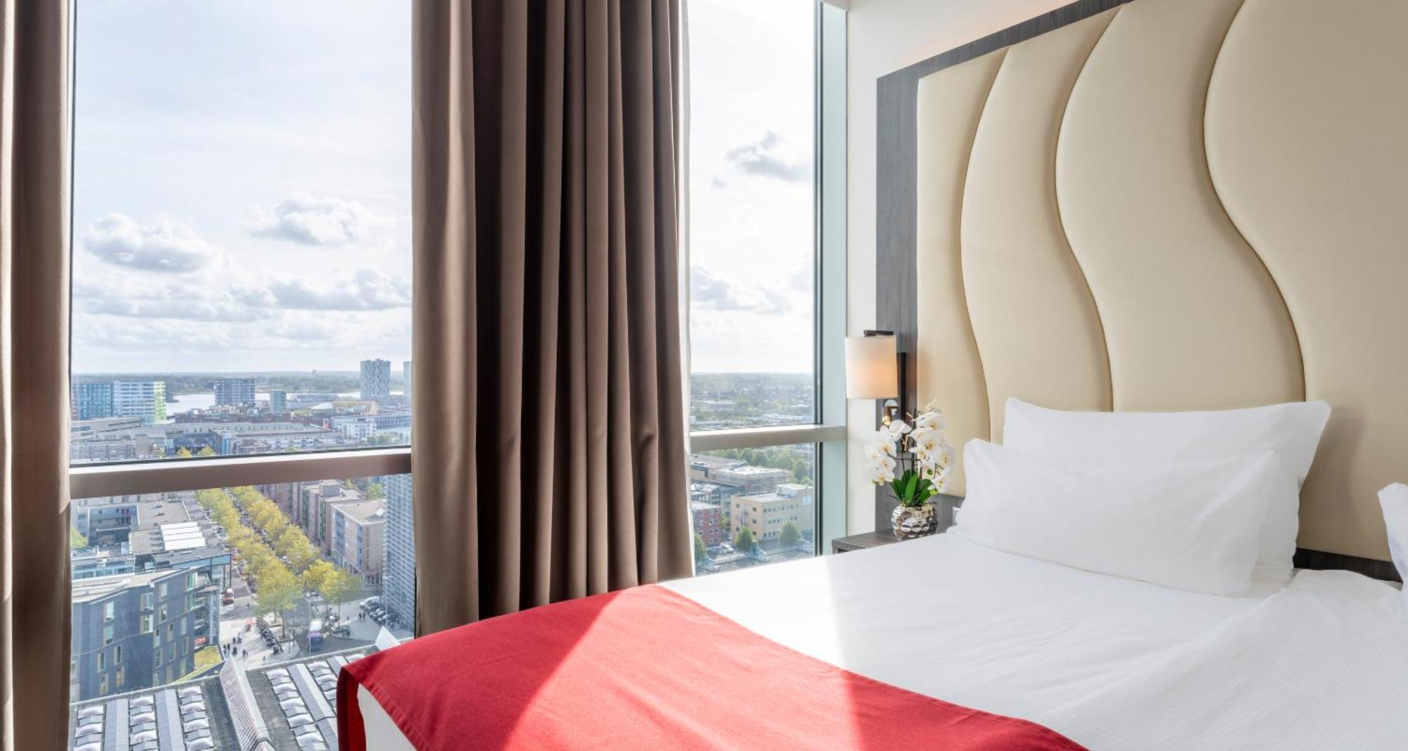 Hotel Plaza Premium 4*