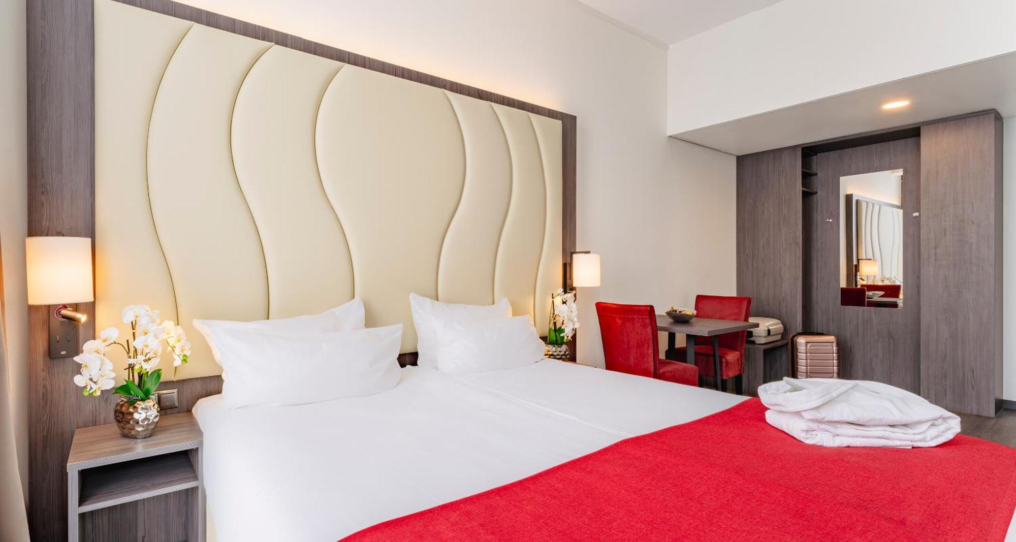 Hotel Plaza Premium 4*
