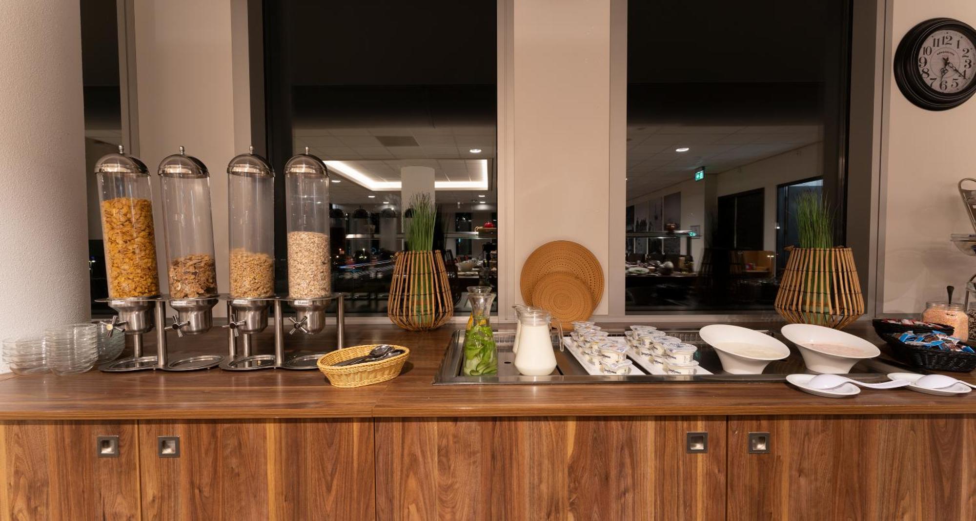 Plaza Premium 4* Almere